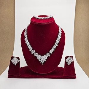 Swarovski Crystal Luxury Wedding Necklace Set, V Shape Bridal Necklace, Bridal Jewelry Set, Crystal Necklace Earrings Mother of the Bride