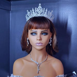 Shooting Stars Swarovski Crystal Necklace and earring set for Quinceanera and special occasions.