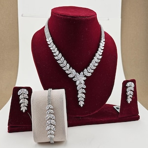 Swarovski Crystal Wedding Necklace Set, Bridal Necklace Set, Bridal Jewelry Set, Necklace, Earrings and Bracelet Set, Statement Necklace Set