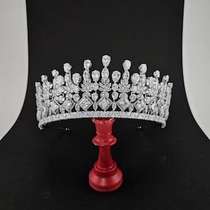 Swarovski Crystal Quinceanera Tiara: Silver Wedding Crown