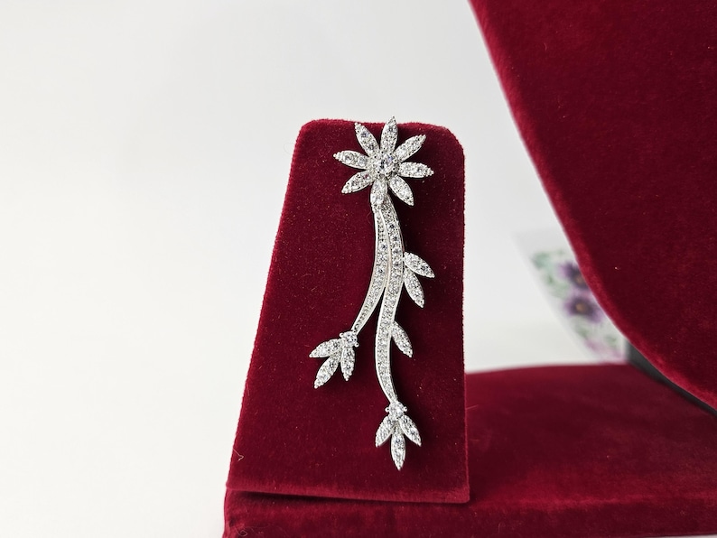 Shooting Stars Swarovski Crystal Necklace and earring set for Brides, Quinceanera and special occasions.