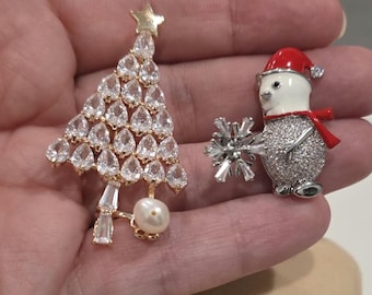 Julgran, snögubbe, brosch med kavajnål, guld-silver, sötvattenspärla och strass