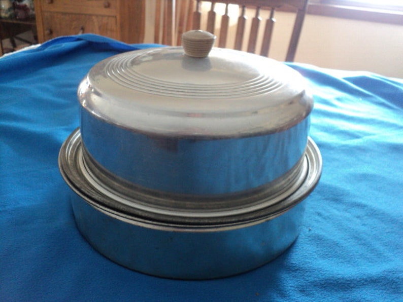 Vintage 60/'s Aluminum Cake and Pie Carrier