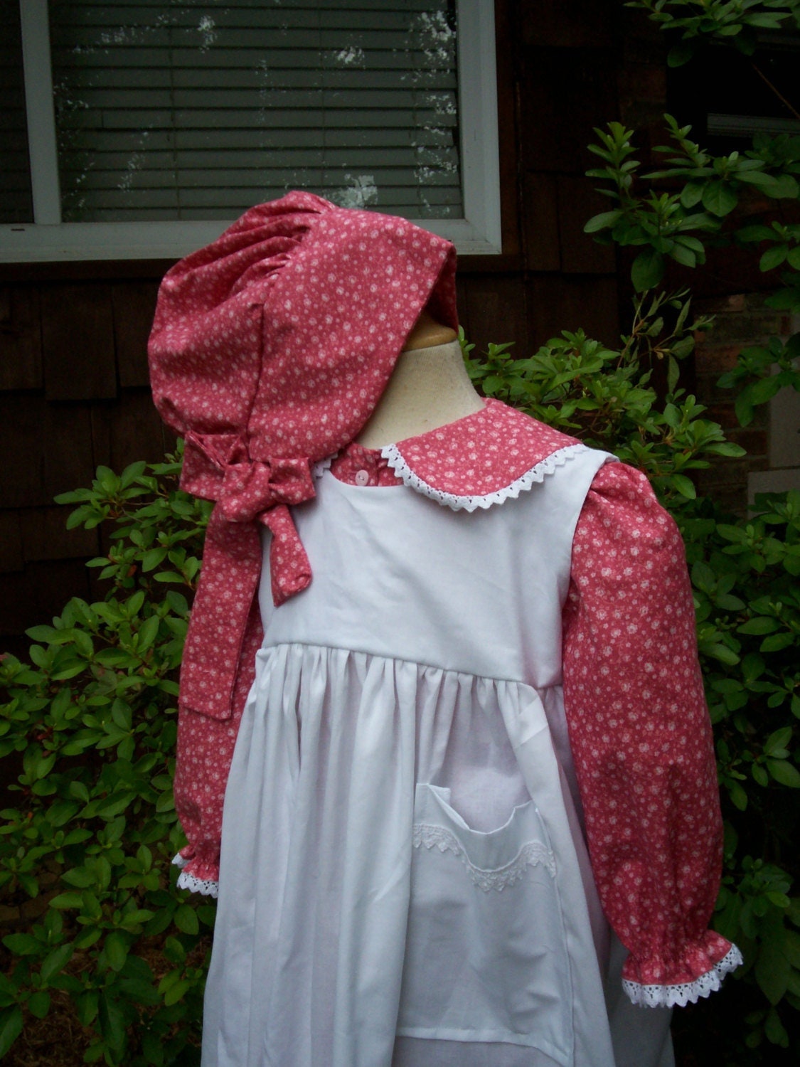 DIY Pioneer Dress, Bonnet, and Apron - The Laura Ingalls Wilder