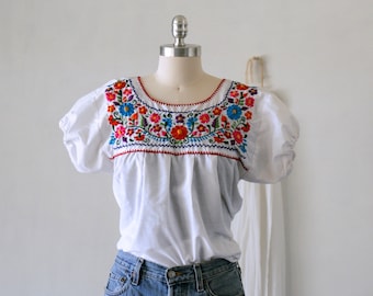 Vintage Oaxacan White Embroidered Top/Puff Sleeve/Mexican Huipil/Resort Style/Bohemian