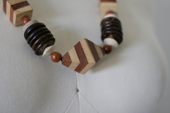Vintage Chuncky Wood Bead Necklace - image 7