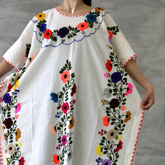 70's Vintage Oaxacan Embroidered Kaftan