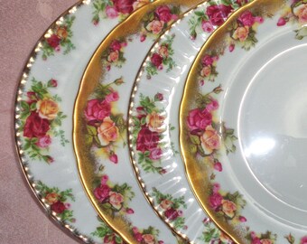 Elegant Mismatched 4 Dinner Plates Red Yellow Roses Gold England Royal Albert Royal Chelsea Bone China