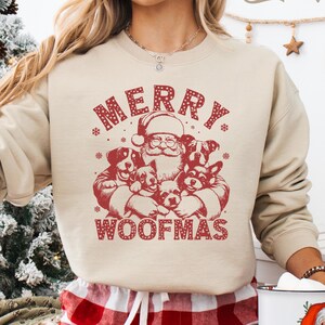 Sudadera navideña para mamá perruna: regalo de Feliz Navidad Cream/Tan