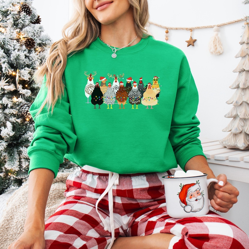 Sweat-shirt amusant avec des poulets de Noël : col rond Holiday Farm Kelly Green