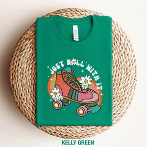 Retro Roller Skating T-Shirt: 70s Skate Party Tee for Women Kelly Green