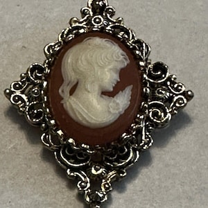 Vintage Gerrys Signed Cameo Coral Tone Antiqued Gold Tone Brooch Pendant