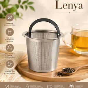Può includere: Infusore per tè in acciaio inossidabile con manico nero, perfetto per tè sfuso. L'infusore è cilindrico con un design a rete fine. L'immagine mostra anche un cucchiaio di legno con foglie di tè e la parola "Lenya".