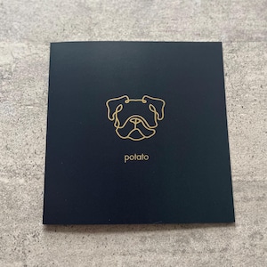 Tarjeta de felicitación con forma de bulldog "patata"