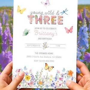 Young Wild And Three verjaardagsuitnodiging, 3e verjaardagsuitnodiging, lente verjaardagskaart, meisjes verjaardagsuitnodiging, bewerkbare canvassjabloon