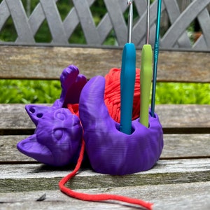 3d Printed Cat Playing Yarn Bowl with Tool Holder, Cat Yarn Bowl for Knitting & Crochet, Cute Cat Theme Organizer, Perfect Gift for Knitters