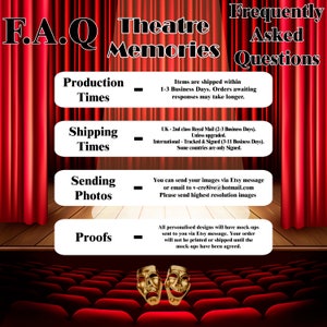 Może przedstawiać: Grafika FAQ teatralnego z czerwonym tłem kurtyny. Tekst zawiera "Theatre Memories" i "Często zadawane pytania". Wyświetlane są informacje o czasie produkcji, wysyłce, wysyłaniu zdjęć i proofach. Złote maski teatralne na dole.