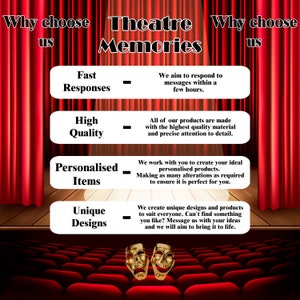 Może przedstawiać: Obraz promocyjny dla "Theatre Memories" z czerwonymi zasłonami i siedzeniami w teatrze. Obraz podkreśla kluczowe cechy: szybkie odpowiedzi, wysoką jakość, spersonalizowane przedmioty i unikalne projekty. Dwie złote maski teatralne na dole.
