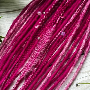 Vivid pink dreadlocks small set 15 DE