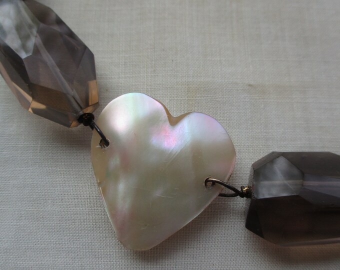 [Julie Vos] Heart Delicate Charm Necklace-Mother of Pearl