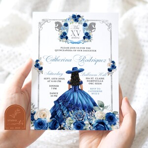 Marineblauwe roos westerse uitnodiging quinceañera, Charra Boots Silver Crest Mis Quince XV, Charro Floral Mexicaanse prinses Quince Invite A19