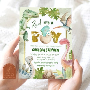 Es ist eine Junge Babyparty Greenery Einladung, Dinosaurier-Dschungel-Tiere Babyparty einladen, Boho nette Dinosaurier-Jungen-Babyparty-Einladung C58