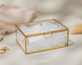 Glazen trouwringdoos met gouden rand – Gepersonaliseerde ceremonieherinnering
