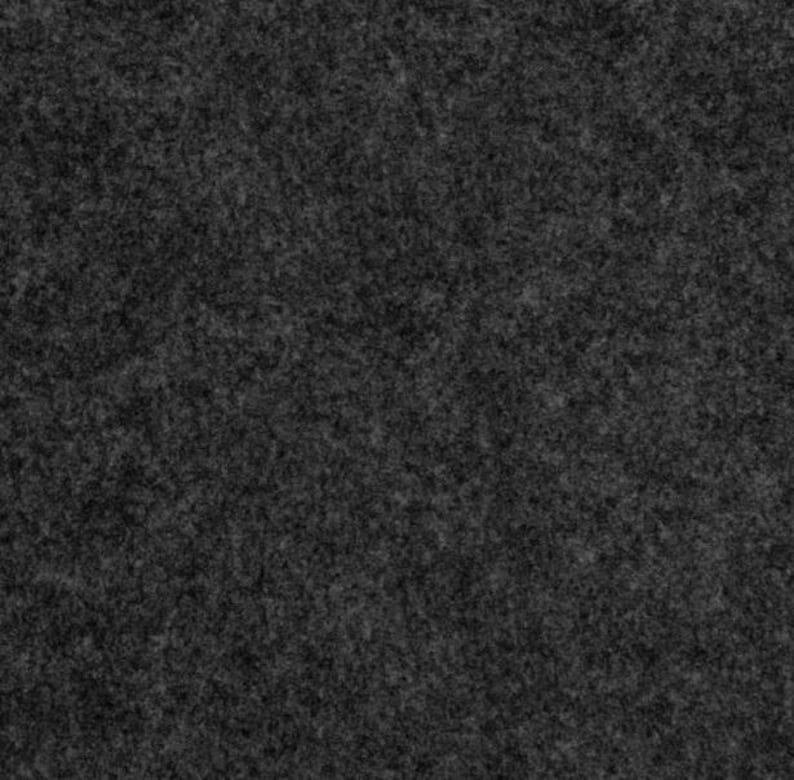 Op de afbeelding: Een close-up van een donkergrijs, getextureerd oppervlak.