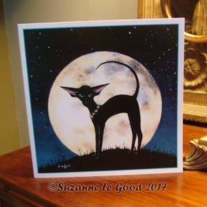 Biglietto d'auguri artistico orientale con gatto nero ebano e luna, glitter per tutte le occasioni, dal dipinto originale dell'artista inglese Suzanne Le Good