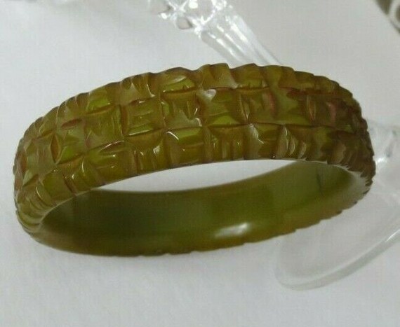 Vintage Bakelite Bracelet Nicely Carved Textured D