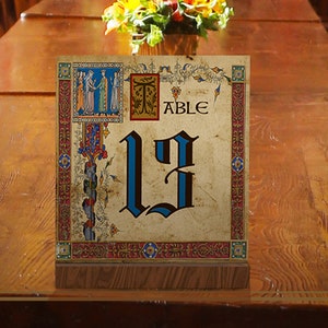 Numeri da tavolo in stile manoscritto medievale per matrimoni e feste medievali
