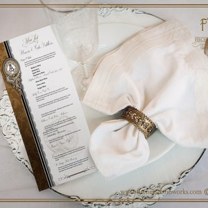Menú de vinos y postres para recepción de boda o fiesta de cumpleaños de estilo barroco.