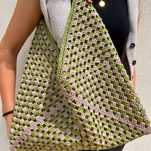 Handmade Crochet Raffia Tote Bag – Boho Summer Straw Purse, Natural Fiber Beach Handbag, Eco-Friendly Woven Shoulder Bag