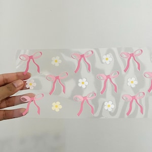 Emballage de gobelet DTF floral UV rose Oopsie, 16 oz, Sticker autocollant coupe girly noeud marguerite, imperméable, facile à appliquer, sans chaleur, prêt à expédier