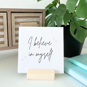 Cartes d'affirmation positives du jour avec support en bois, citations inspirantes avec support, accessoire de bureau pour femme, décoration de bureau, carte de manifestation