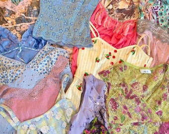 Random Mix 100 Pieces Mystery Wholesale Lot Bale Boxes Bags 1 Dollar Per Clothing Accessories For Resellers Flea Markets Online Shops