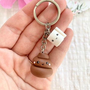 面白いうんちとトイレットペーパーのキーホルダー、親友のキーホルダー、婚約の面白いギフト - ボーイフレンドのガールフレンドのギフト - クリスマスギフト