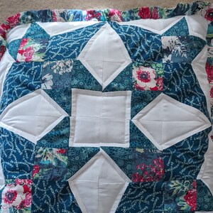 Pillow, Quillow, Lap quilt/throw - 4 Point Star within a Circle Star with Ruffles