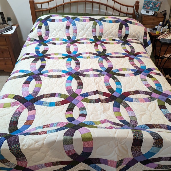 King or Queen Size, Amish Made, Hand Stitching - Double Ring Wedding Ring Quilt