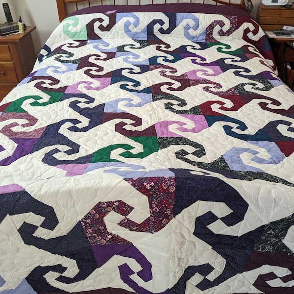 Queen Size, Amish Made, Hand Stitching - The Snail Trail Pattern