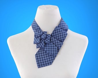 Nachhaltig hergestellte Seiden-Ascot-Krawatte für Frauen.