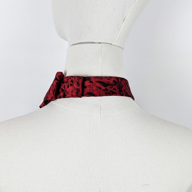 Écharpe lavallière noire et rouge Cravate de smoking Accessoires de cérémonie vintage Chic image 5