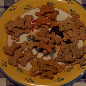 Holiday Tin of Dog Treat Mini Bones image 2