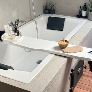 Live edge bath board, White bath caddy, Wooden bath tray, Bathtub organizer, Bath shelf, Bath accessories, White bathroom decor, Modern bath