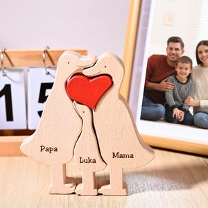Wooden Duck Family Puzzle, Duck Family Figurines, Family of 3 Home Decor, Baby Shower Gift, New Parents Gift, Engraved Family Name Keepsake