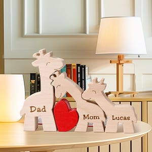 Custom Wooden Giraffe Family Puzzle, Engraved Family Figurines, Wood Giraffe Statues, Family Keepsake Gift for Parents, Christmas Home Decor