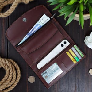 Cartera de mano esencial de cuero genuino para mujer de PremiumPresentCo para uso diario / Cartera de cuero / Funda minimalista para iPhone para mujer, billetera para pasaporte
