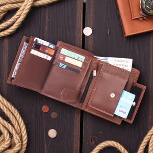 Carteira compacta de couro PremiumPresent Co para passaporte, cartão, moedas, dinheiro, chá | Bolsa masculina minimalista, dobrável, estilosa, longa, carteira masculina fofa