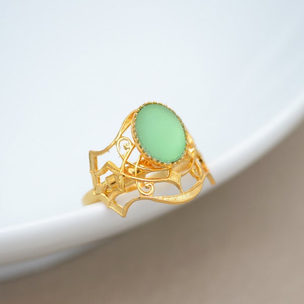 Frosted Green Glass and Gold Filigree Ring