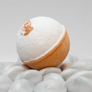 Oatmeal Milk and Honey Bath Bomb – Sweet Serenity Bath Bomb, Soothing Vegan Bath Fizzy for Sensitive Skin, Relaxing Spa Gift for Her or Him
